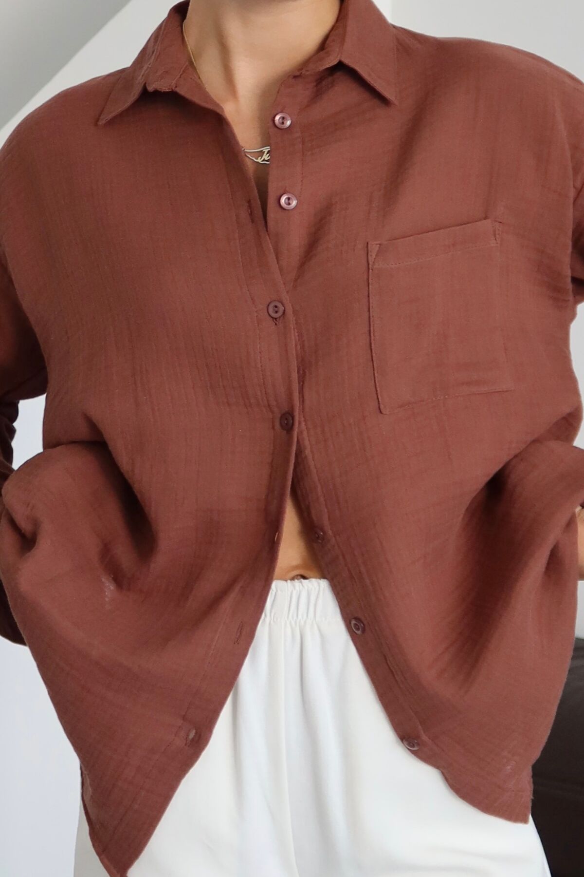 Balenbi Kadın Cepli Oversize Düz Renk Müslin Gömlek 1095 S - Kahverengi