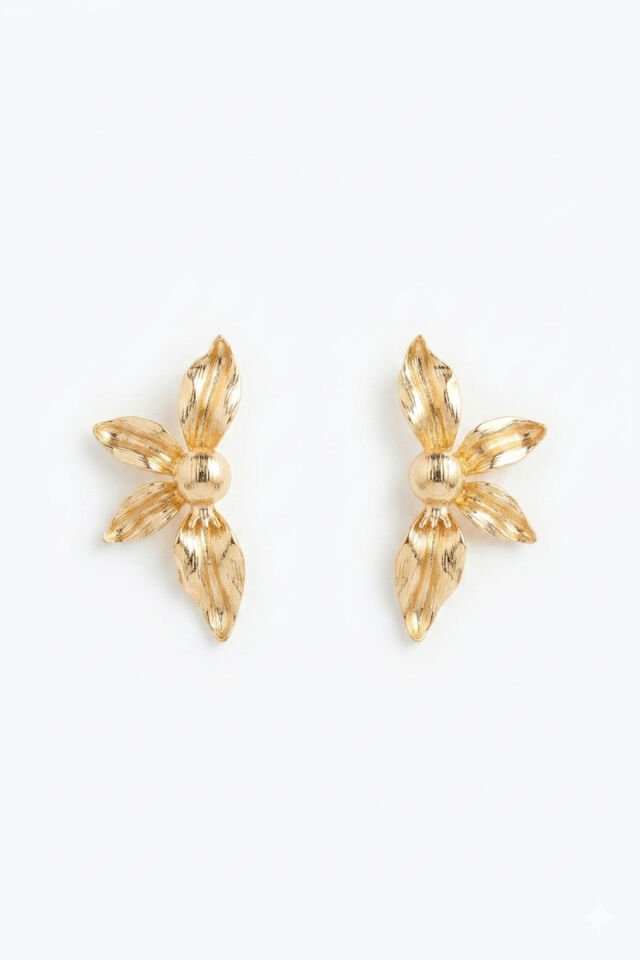 Balenbi Gold Çiçek Yaprak Formlu Minimalist Kadın Alaşım Metal Küpe Gold