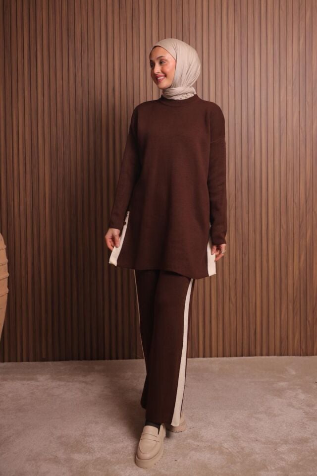 Balenbi Kadın Oversize Düz Dokuma Yırtmaçlı Tesettür Triko Takım 1136 Kahverengi - Standart