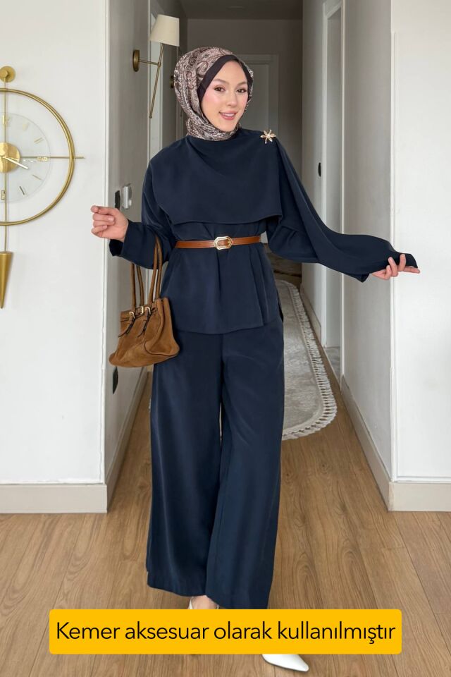 Balenbi Pelerin Detaylı Kemerli Tesettür Kadın Bol Paça Pantolonlu Takım 1203 – Form Serisi 40 - Lacivert
