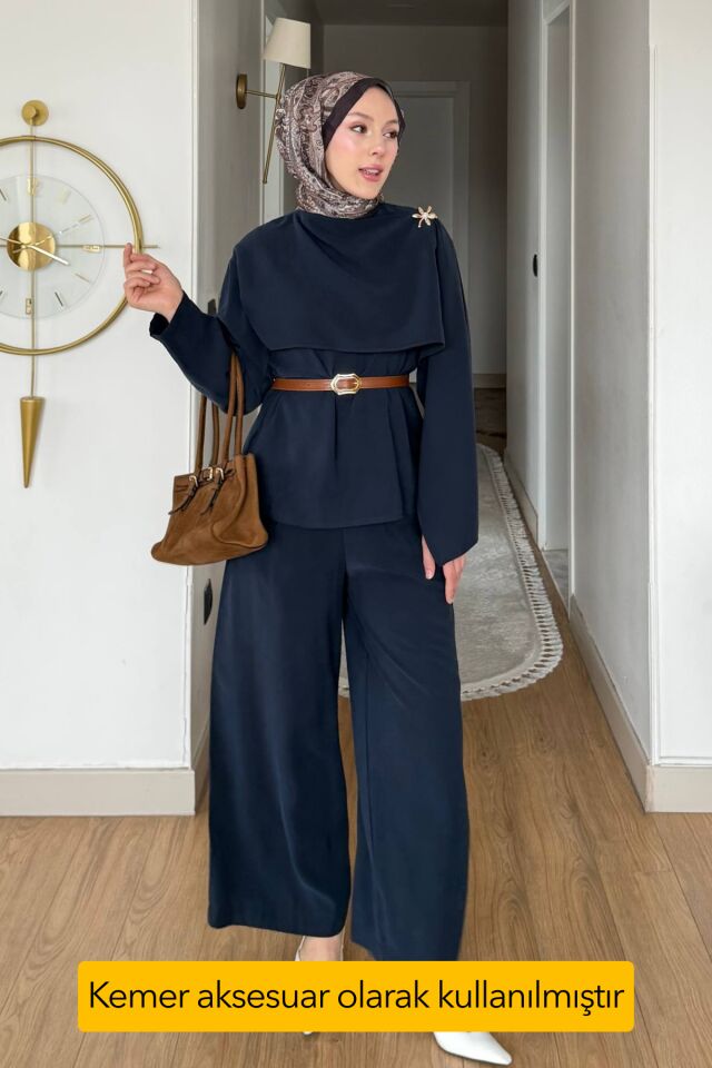 Balenbi Pelerin Detaylı Kemerli Tesettür Kadın Bol Paça Pantolonlu Takım 1203 – Form Serisi 40 - Lacivert