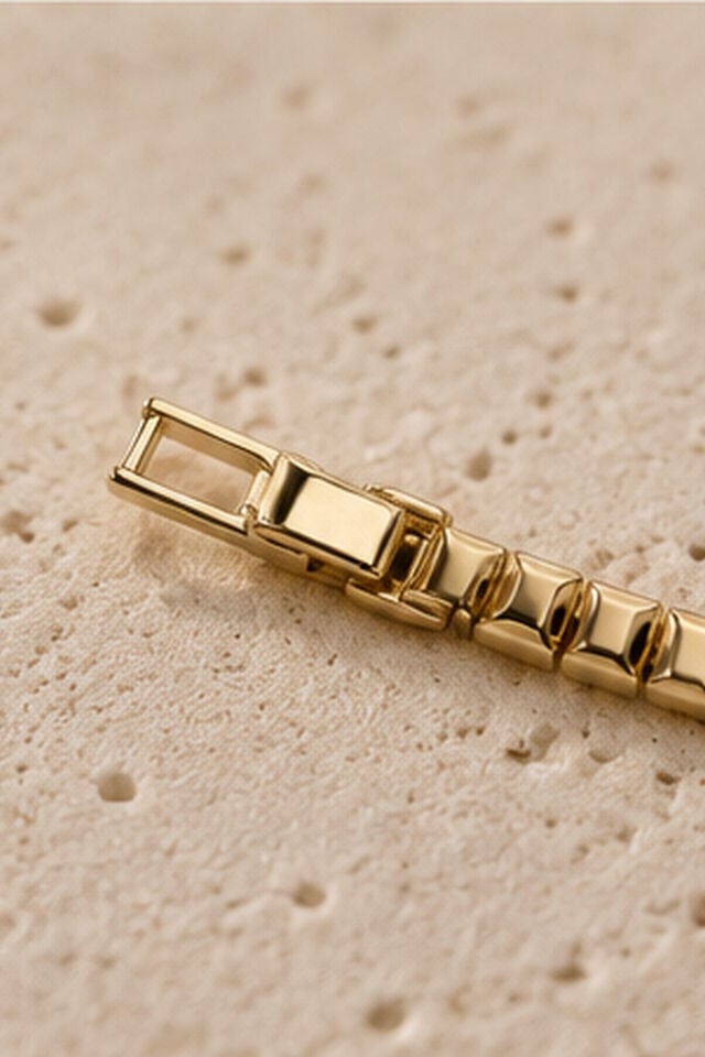 Balenbi Jewelry Kadın Taşlı Kare Plaka Detaylı Kararmaz Çelik Bileklik 14K Gold Renk 1136 Altın
