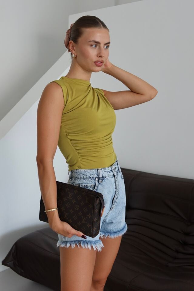 Balenbi Kadın Kolsuz Büzgü Detaylı Basic Sandy Bluz 1102 XL - Oliv