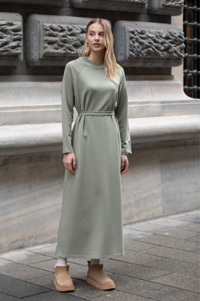 Balenbi Etiket Detaylı Basic Tesettür Kadın Penye Elbise 1168 – Form Serisi S/M - Çağla