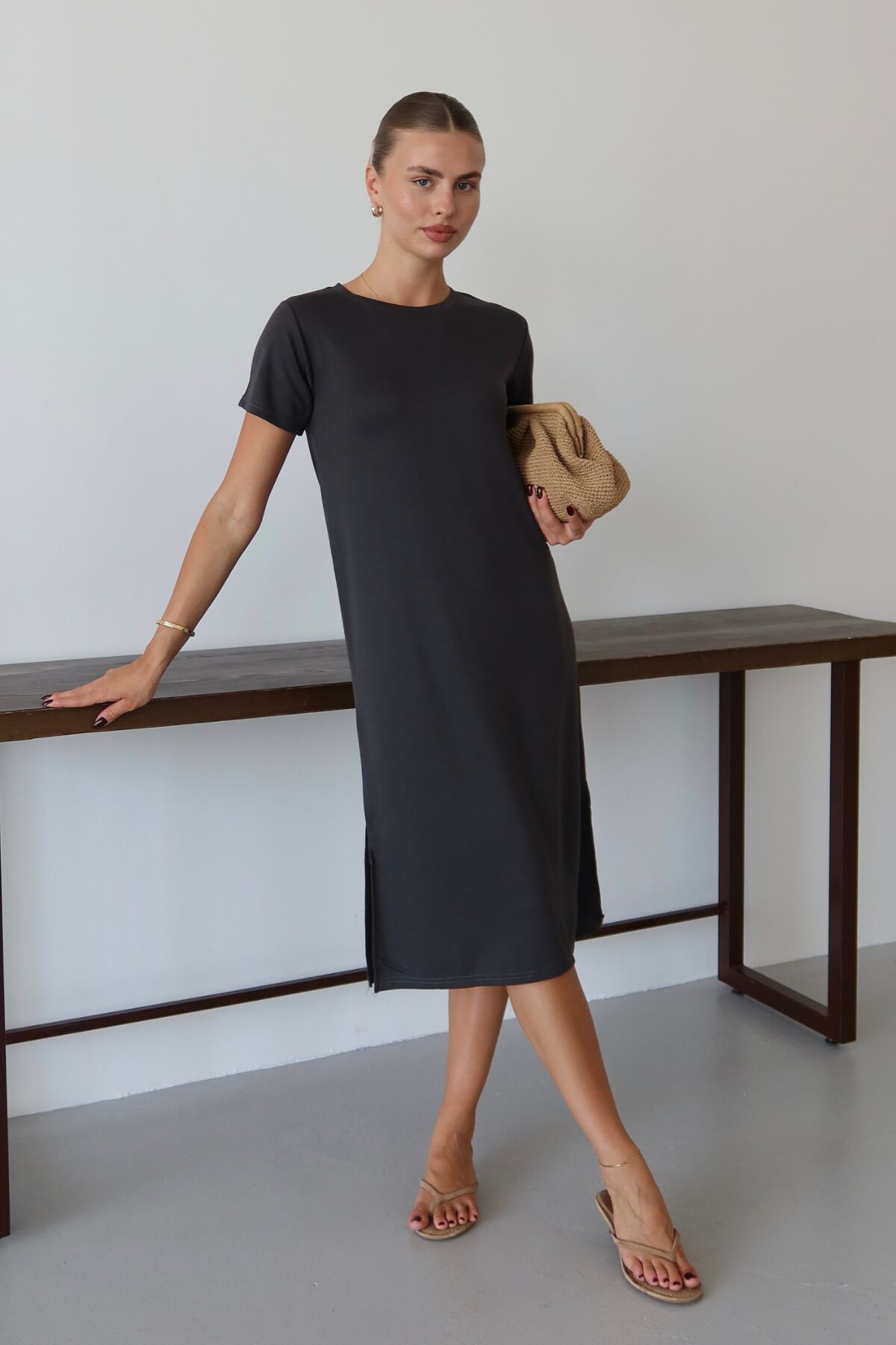 Balenbi Kadın Modal Kumaş Yarım Kol Yırtmaçlı Diz Altı Elbise 1100 S - Antrasit