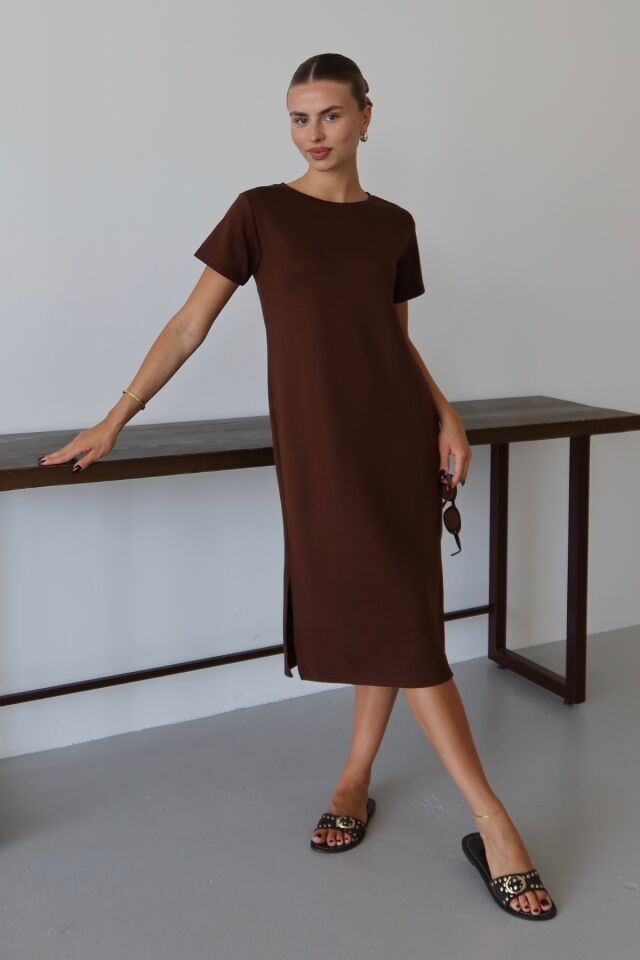 Balenbi Kadın Modal Kumaş Yarım Kol Yırtmaçlı Diz Altı Elbise 1100 Kahverengi - S