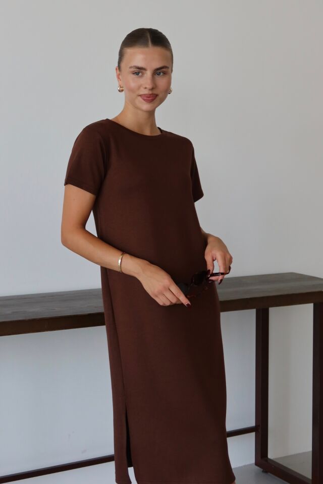 Balenbi Kadın Modal Kumaş Yarım Kol Yırtmaçlı Diz Altı Elbise 1100 S - Kahverengi