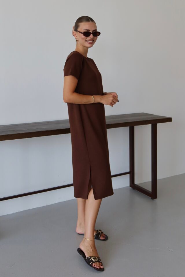 Balenbi Kadın Modal Kumaş Yarım Kol Yırtmaçlı Diz Altı Elbise 1100 S - Kahverengi