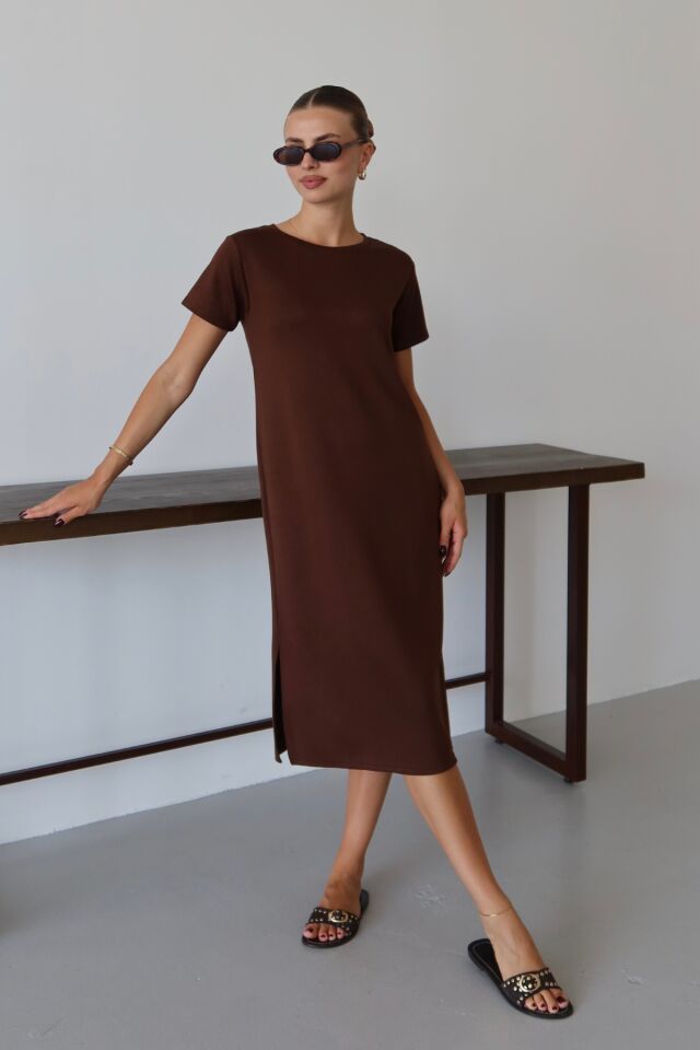 Balenbi Kadın Modal Kumaş Yarım Kol Yırtmaçlı Diz Altı Elbise 1100 S - Kahverengi