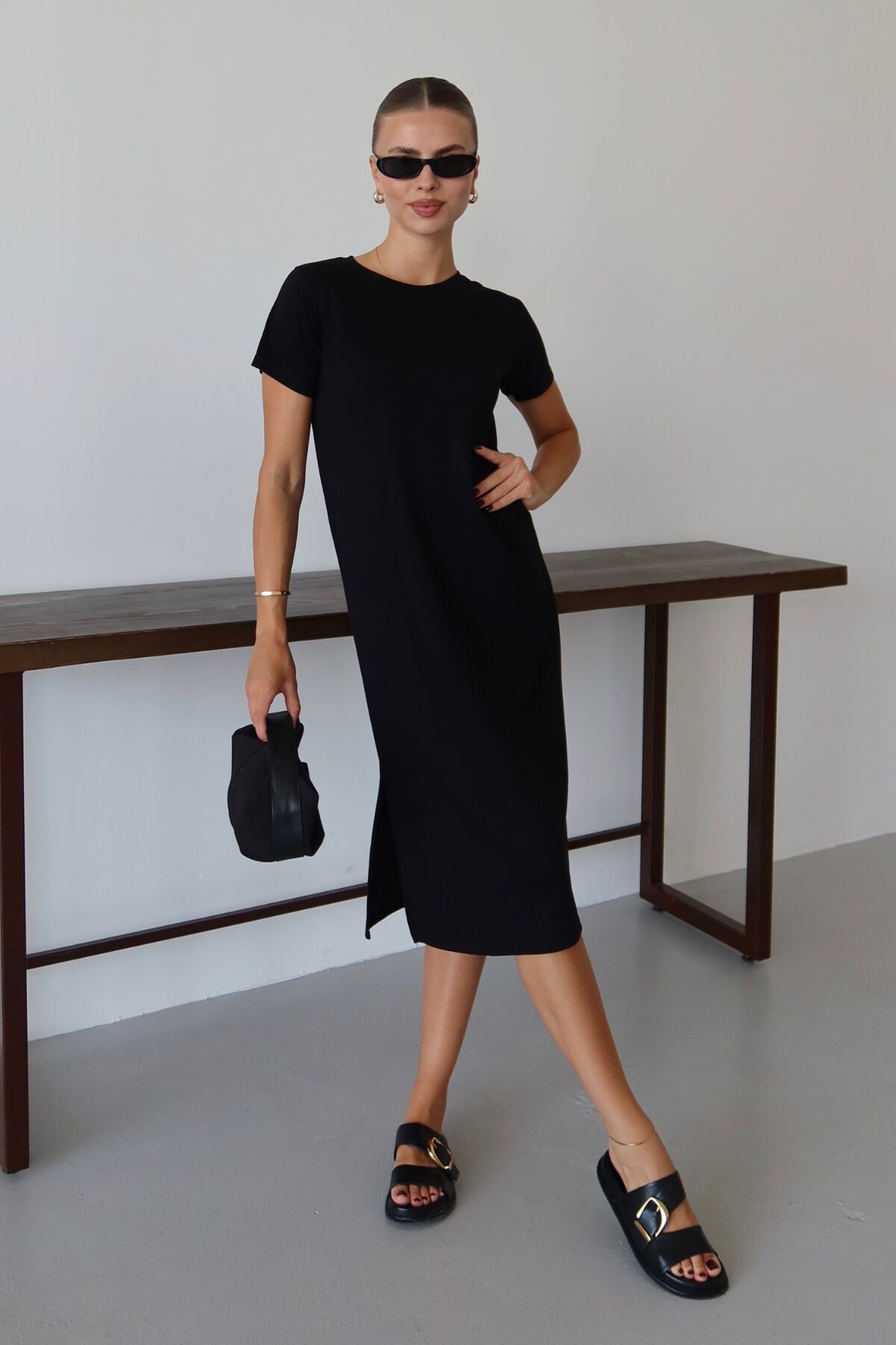 Balenbi Kadın Modal Kumaş Yarım Kol Yırtmaçlı Diz Altı Elbise 1100 S - Siyah