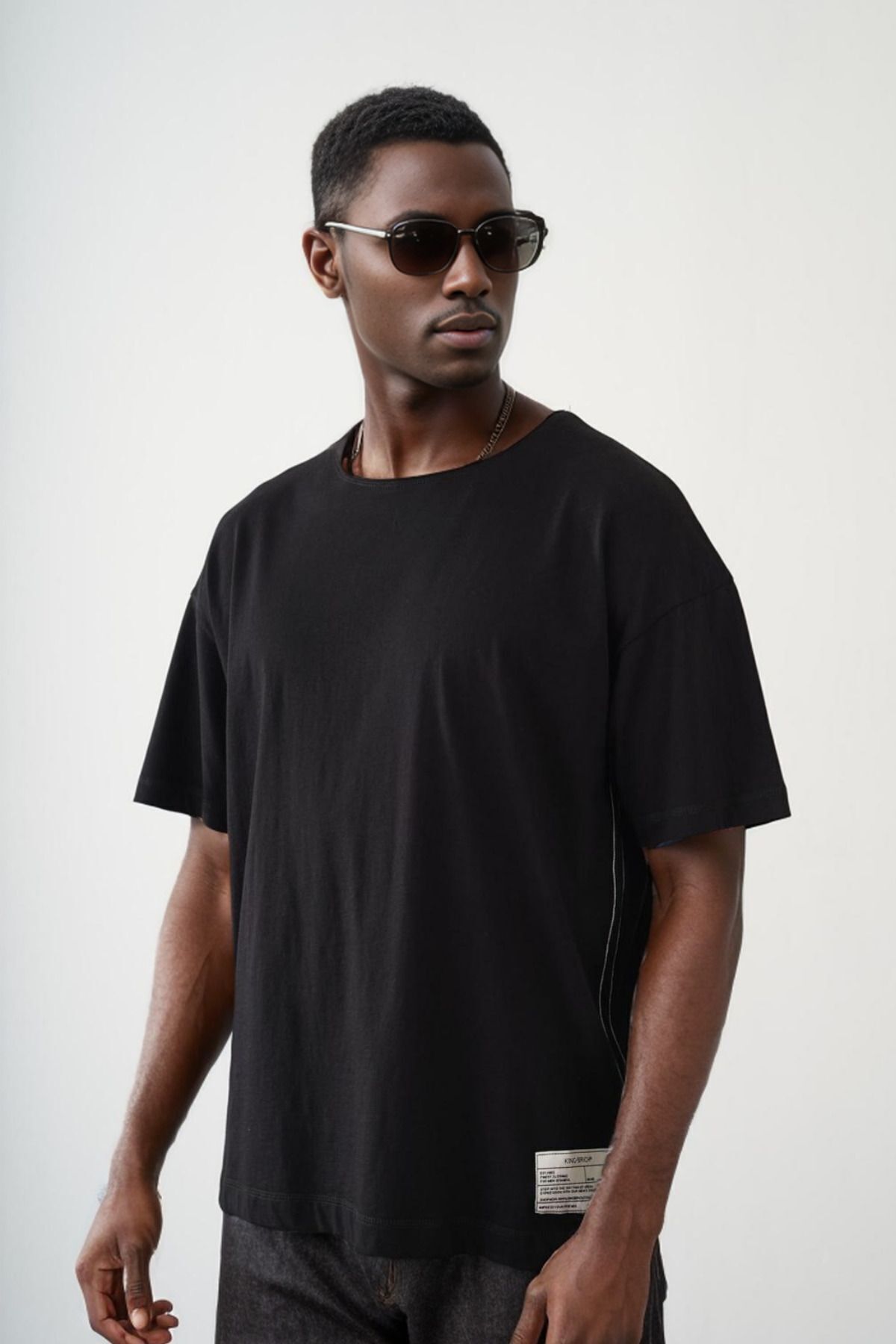 Balenbi Unisex Pis Yaka Basic Eteği Armalı Oversize Kalıp Tişört 1014 M - Siyah