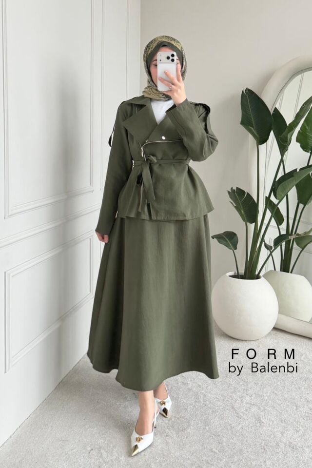 Balenbi Kruvaze Yaka Çapraz Fermuar Detaylı Kuşaklı Tesettür Etekli Takım 1190 - Form Serisi